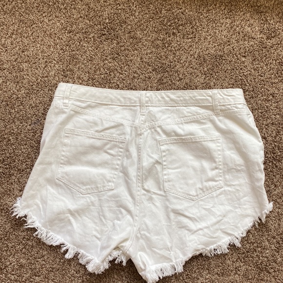Wild Fable from target like new plus size distressed white denim jean shorts 16W - Picture 5 of 5